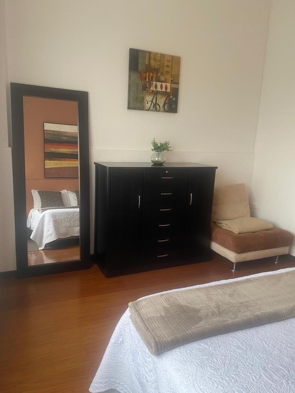Hospedaje En Quito Norte, Apartamento & Suite Independientes Extérieur photo