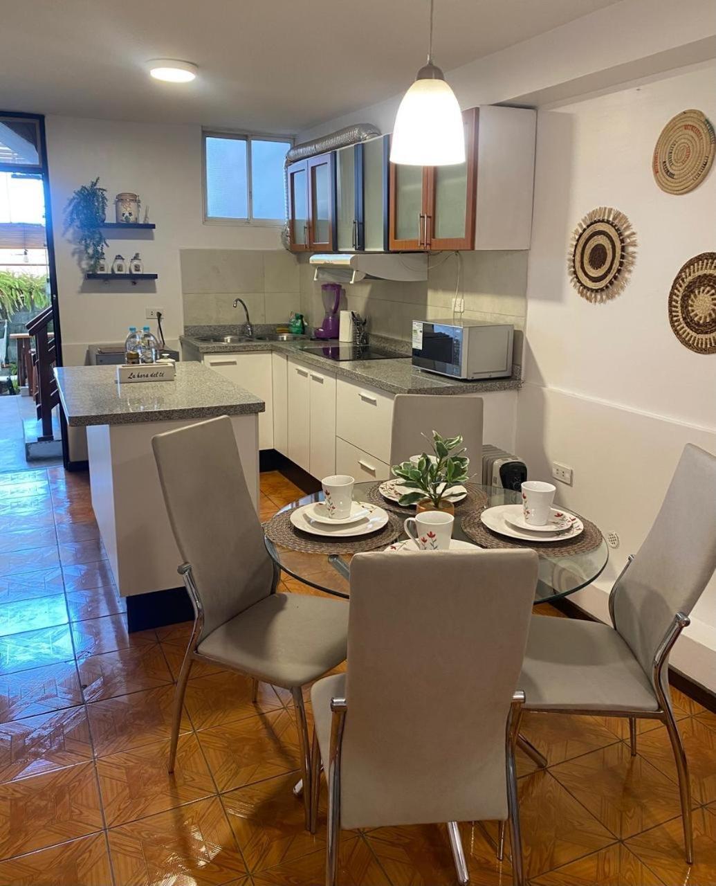 Hospedaje En Quito Norte, Apartamento & Suite Independientes Extérieur photo